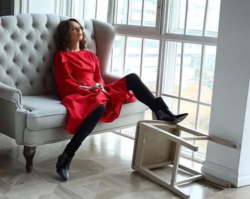 55-Летняя актриса Ирина Безрукова доказывает, что развод - это не конец жизни. 05