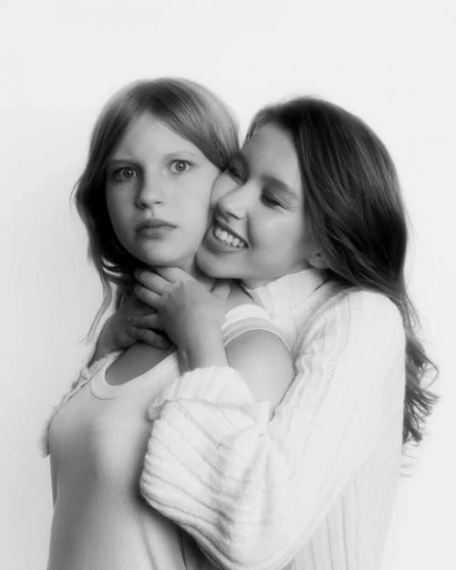 Юлия со своими дочерями Анной и Машей в новой прекрасной совместной фотосессии. 02