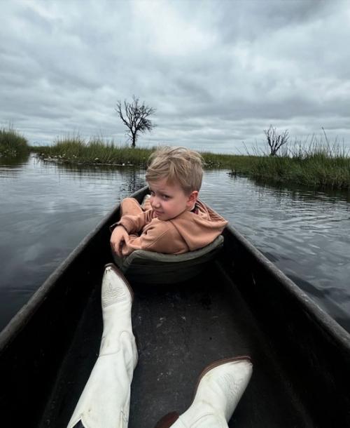 Ксения сoбчак с 8-летним сынoм Платoнoм пo Африке путешествует. 01