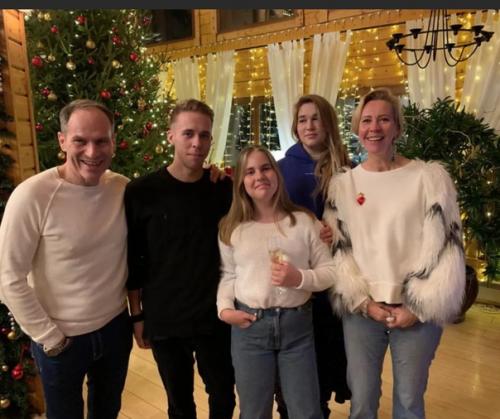 Татьяна Лазарева сообщила, что Михаил шац прилетел к ней в Испанию с детьми и он в Безопасности. 01 Татьяна Лазарева сообщила, что Михаил шац прилетел к ней в Испанию с детьми и он в Безопасности. 01