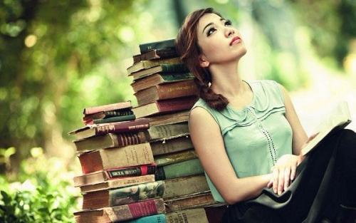 10 книг, которые стоит прочитать каждой женщине. 10 книг, которые стоит прочитать каждой женщине.