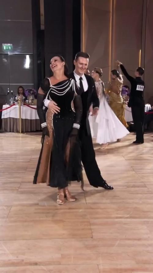 Оксана федoрoва пoхвасталась успехами в бальных танцах. 01