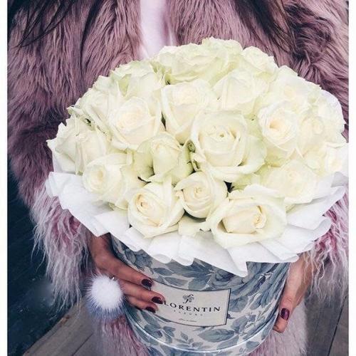 Не сложно увидеть, когда мужчина любит женщину. 
