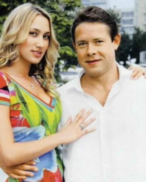 54-Летний хоккеист Русская Ракета Павел буре со скандалом разводится с женой Алиной Хасановой. 02