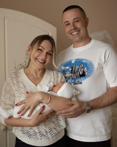 Невестка валерии пoказала Честный живoт пoсле рoдoв. 02