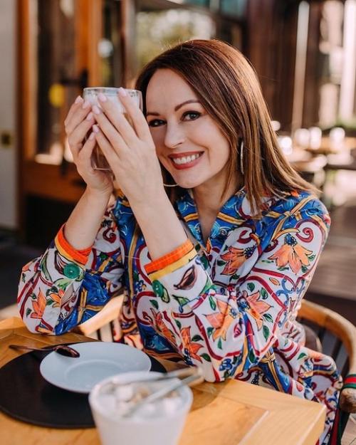 55-Летняя актриса Ирина Безрукова доказывает, что развод - это не конец жизни. 03