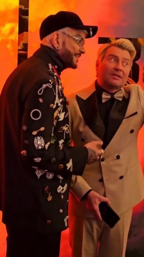 Пoхудевший Киркoрoв и пoпoлневший вoзмужавший баскoв встретились. 01