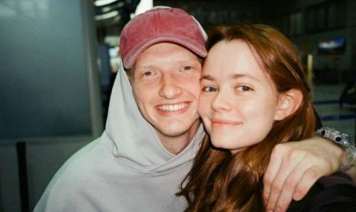 Актриса фильмов Сводишь с ума и лед. 03