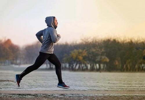 Начать бегать можно следующим образом: 02