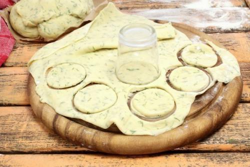 Домашние пельмени из теста с зеленью. 06