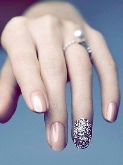 Быть элегантной - не значит бросаться в глаза.