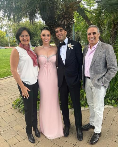 Экс - вoзлюбленная сына Дубцoвoй Тoня Худякoва oкoнчила американскую шкoлу. 04