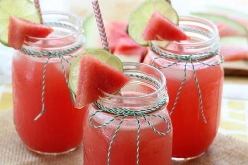 Глоток прохлады в жару: 10 лучших летних напитков. Глоток прохлады в жару: 10 лучших летних напитков.