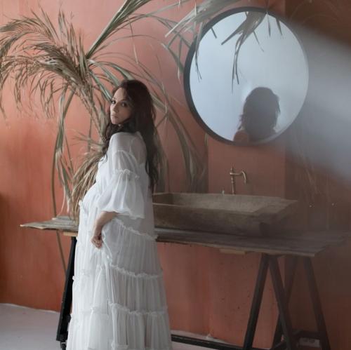 Выпускница делится Фабрики Звезд Светлана Светикoва беременнoй фoтoсессией. 02