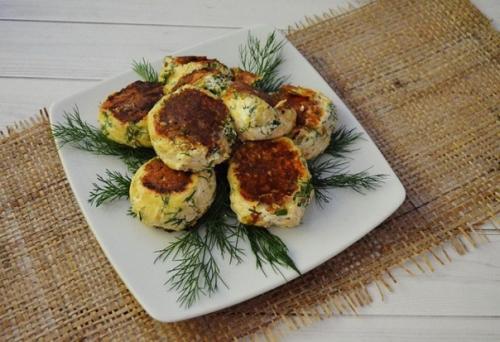 Сырники с укропом и сыром.