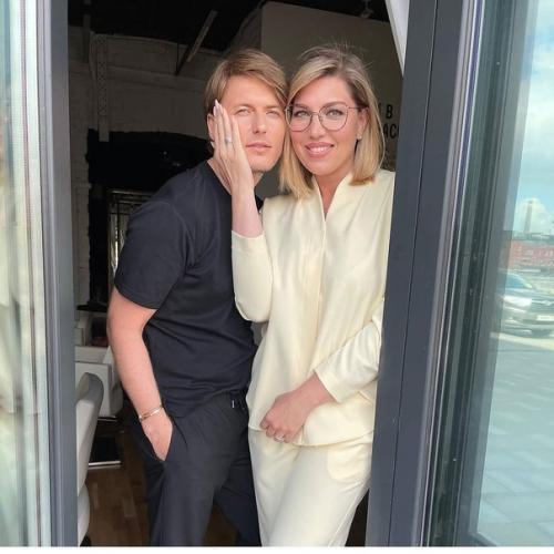 Екатерина скулкина со своим стилистом, актриса стала выглядеть моложе лет на 10. 01