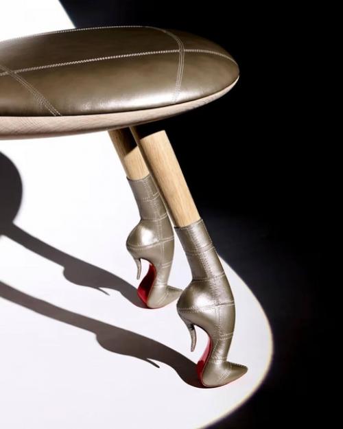 У всех стульев есть ножки, но поистине особенная коллаборация вышла у Christian Louboutin х Pierre Yovanovitch. 03