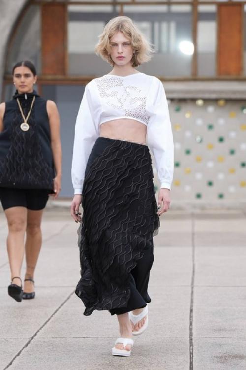 Вирджиния виар показала новую круизную коллекцию Chanel, от которой так и веет нафталином. 06