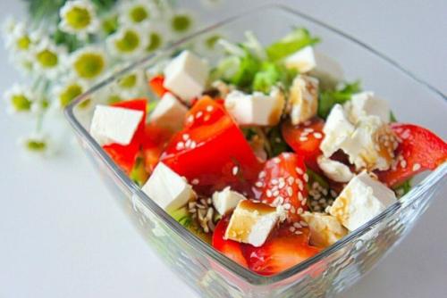 Овощной салат с сыром Фета.