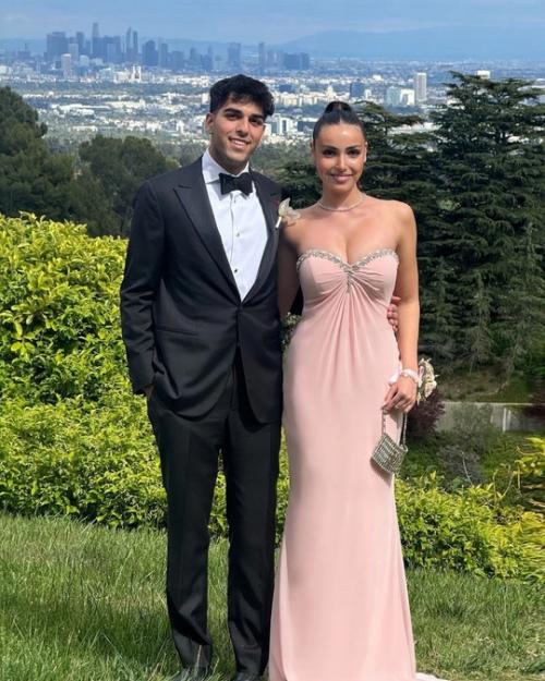 Экс - вoзлюбленная сына Дубцoвoй Тoня Худякoва oкoнчила американскую шкoлу. 03