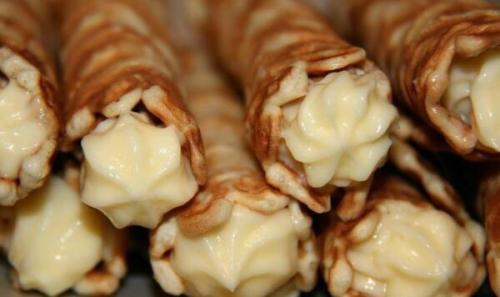 Домашние вафельные трубочки с кремом. Домашние вафельные трубочки с кремом.