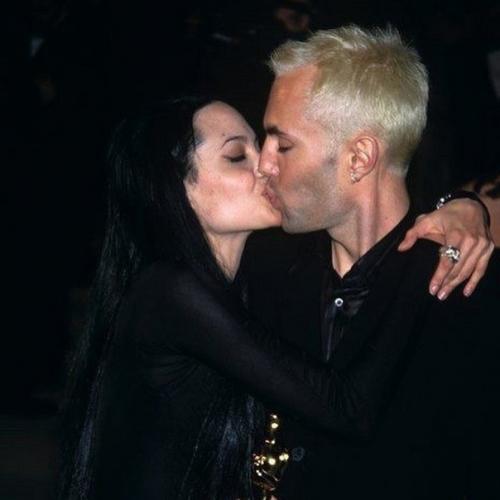 Анджелина джоли и её брат. 03