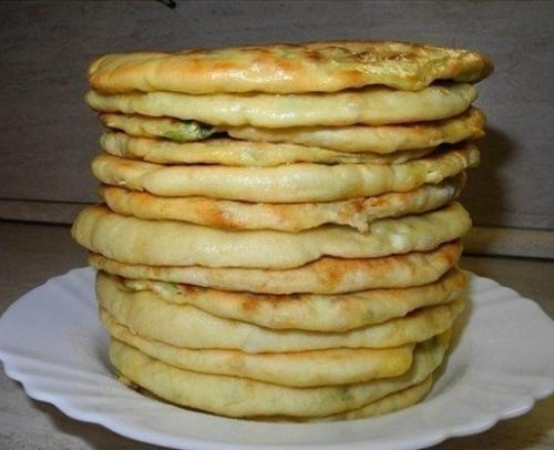 Хачапури с сыром и яйцом. Хачапури с сыром и яйцом.