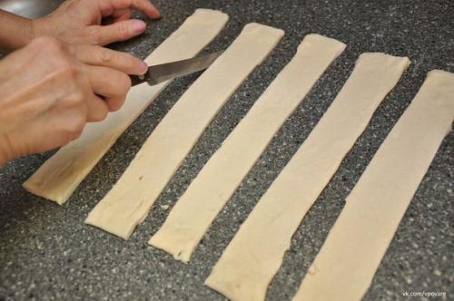 Шашлычки со слоёным тестом на шпажках. 04