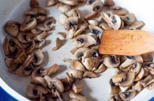 Запеченная картошечка с грибами и сметаной. 01