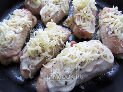 Рулетики из свинины с ананасами и сыром. 07