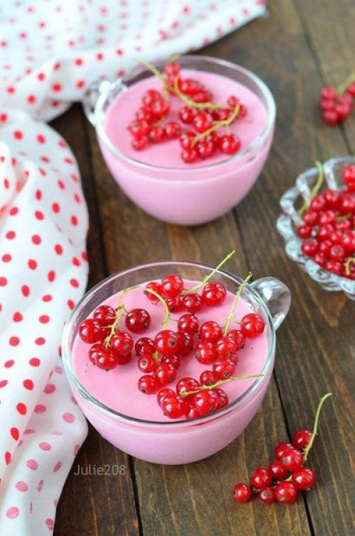 Йогуртовый мусс из красной смородины. Йогуртовый мусс из красной смородины.