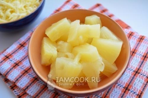 Рулетики из свинины с ананасами и сыром. 03