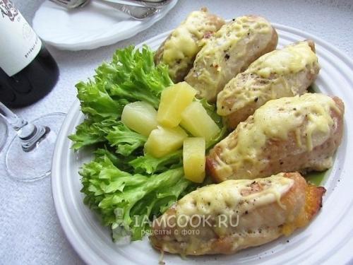 Рулетики из свинины с ананасами и сыром. 08