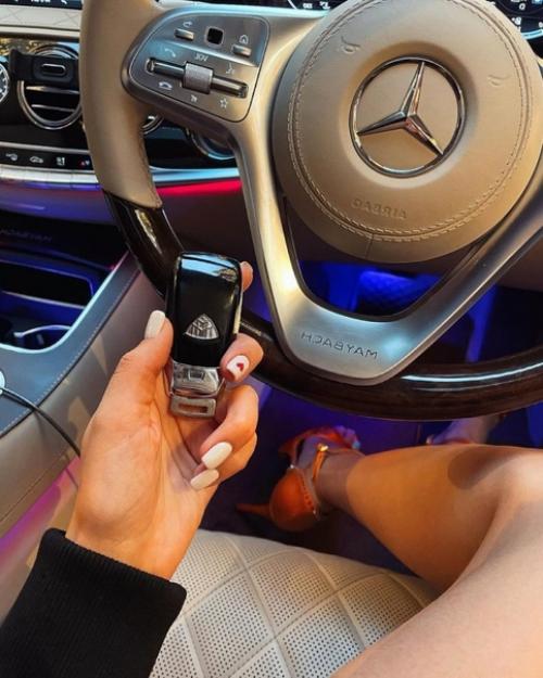 Клава кока купила себе дорогой автомобиль Mercedes - Benz Maybach. 04