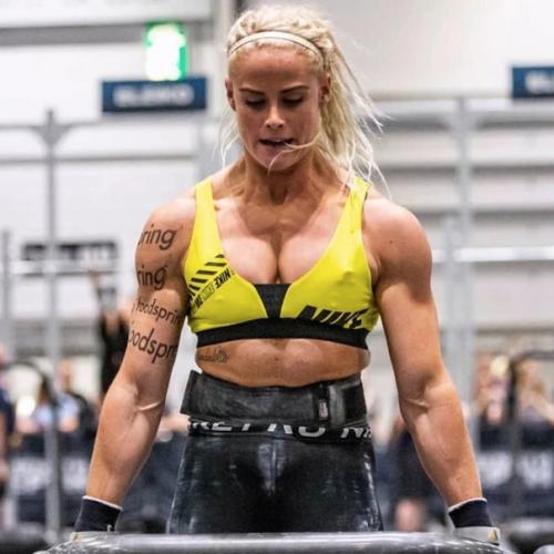 Удивительное сочетание нежности и силы. 01