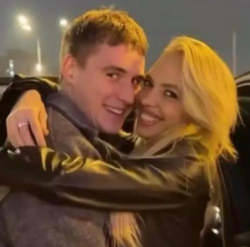 Надежда сысоева вновь заставила соцсети обсуждать свою личную жизнь.

