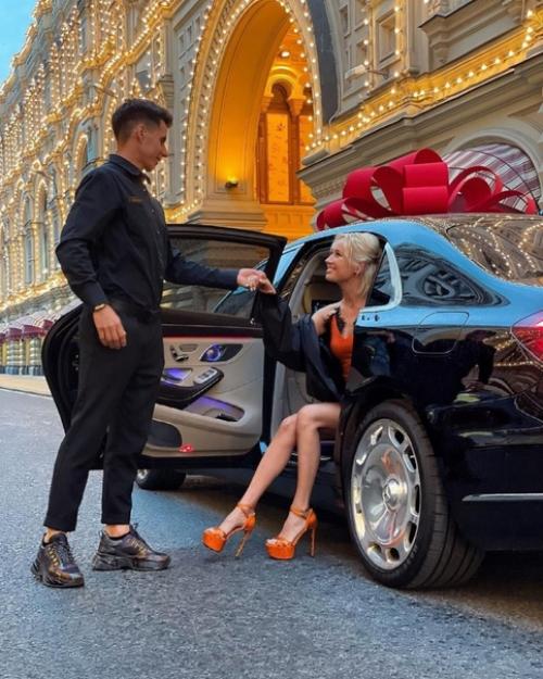 Клава кока купила себе дорогой автомобиль Mercedes - Benz Maybach. 05