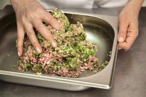 Хинкали.  Ингредиенты:   Пшеничная мука высшего сорта - 2 кг. 05