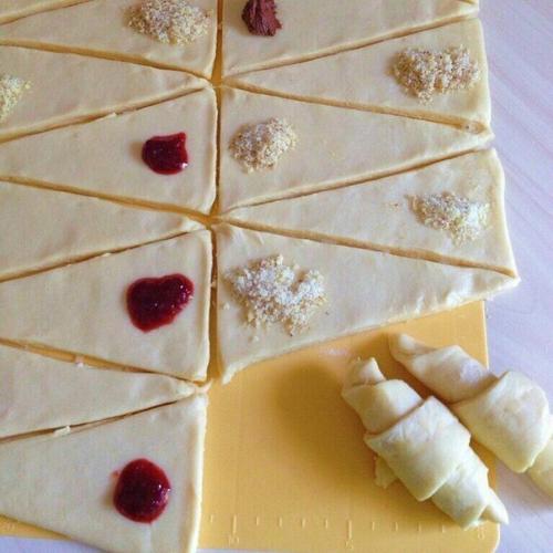 Рогалики.  Очень вкусные, мягкие, рассыпчатые рогалики, просто тают во рту. 05