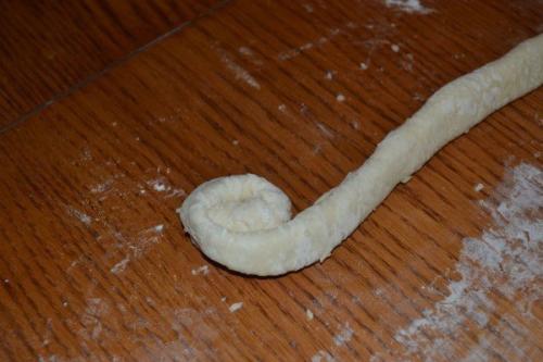 Сырные улитки.   Для приготовления сырных улиточек нам понадобится: 05