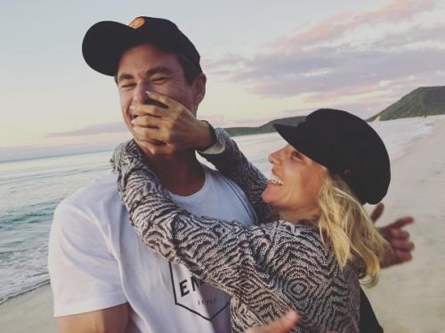 Крис хемсворт не только красавчик, но и примерный семьянин: уже более 10-ти лет он состоит в браке с актрисой Эльзой патаки. 05