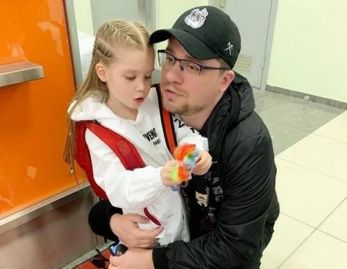 Милая малышка.  Не пойму на кого больше она похожа. 06