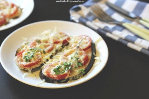 Баклажаны под помидорами с сыром. Баклажаны под помидорами с сыром.