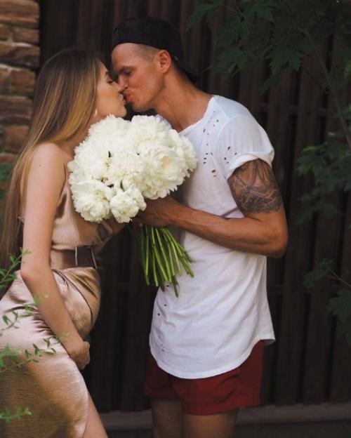 Дмитрий Тарасов и Анастасия костенко поделились кадрами новой фотосессии. 05