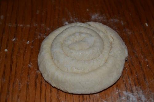 Сырные улитки.   Для приготовления сырных улиточек нам понадобится: 06