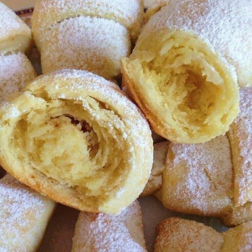 Рогалики.  Очень вкусные, мягкие, рассыпчатые рогалики, просто тают во рту. 06