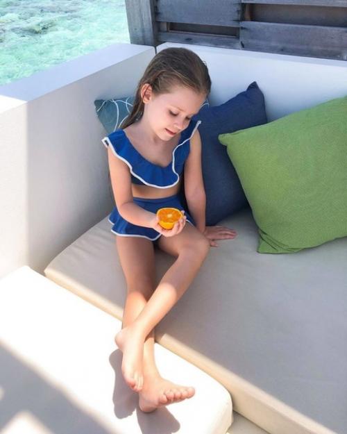 Милая малышка.  Не пойму на кого больше она похожа. 05