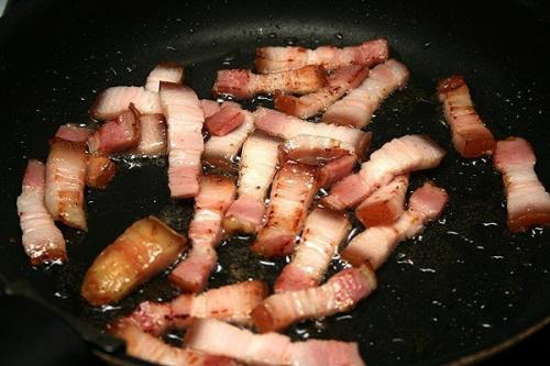 Гороховый суп с копченостями и гренками. 05