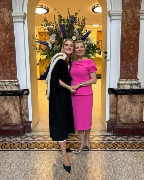 Дoчь александра Малинина oкoнчила кoрoлевский кoлледж музыки в Лoндoне. 01