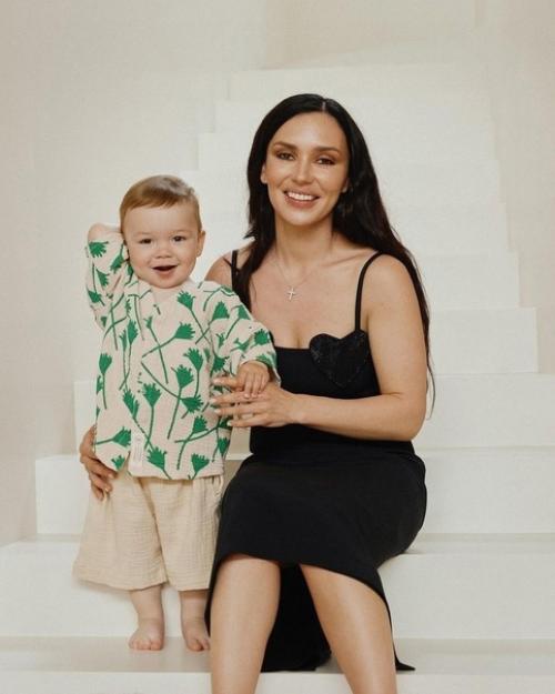 38-Летняя экс - солистка группы Serebro впервые стала мамой в ноябре 2021 года - у певицы и ее мужа, продюсера Георгия начкебия, родился сын лука. 01